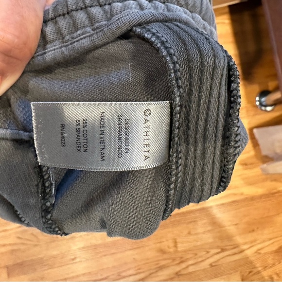 Athleta Women's charcoal Joggers with Black Accents size 2p - Picture 6 of 6